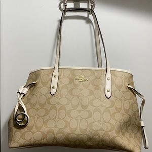 Coach Signature Drawstring Carryall Hand Bag Tan